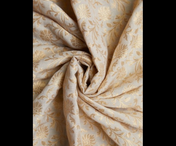 Жаккард кремово-бежевого цвета с золотистым цветочным узором